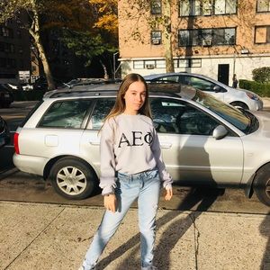 Meet your Posher, Leah